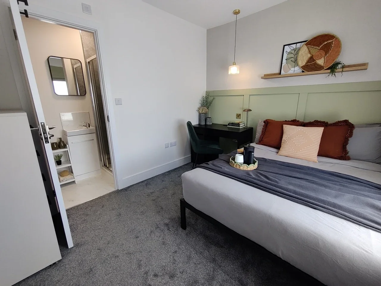 Room Phyldon Road in Poole