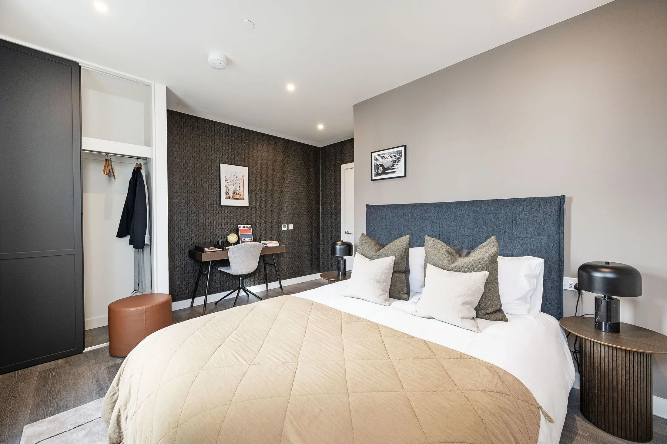 Flat Montfichet Road in Greater London