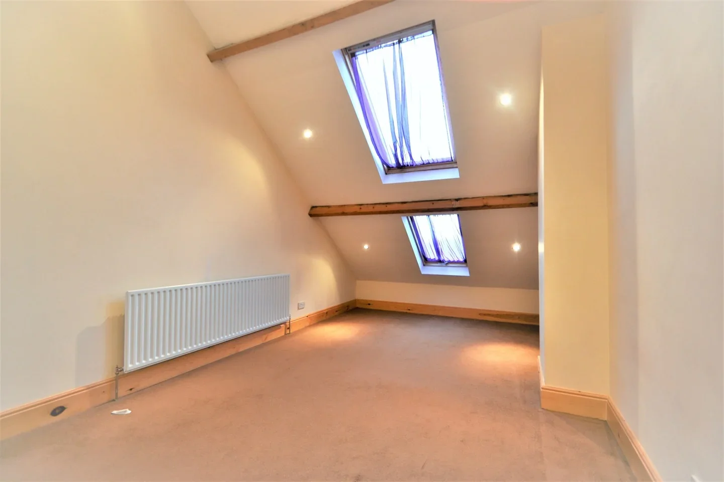 Flat Harrogate Road in Leeds