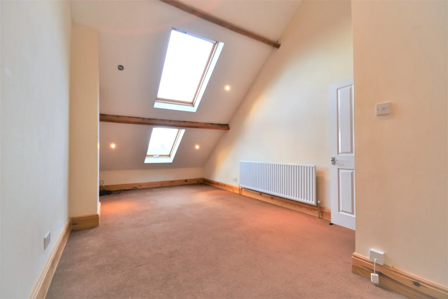 Flat Harrogate Road in Leeds