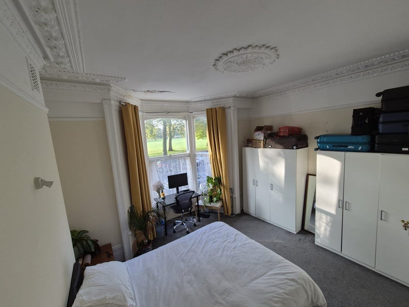 Room Queens Down Road in Greater London