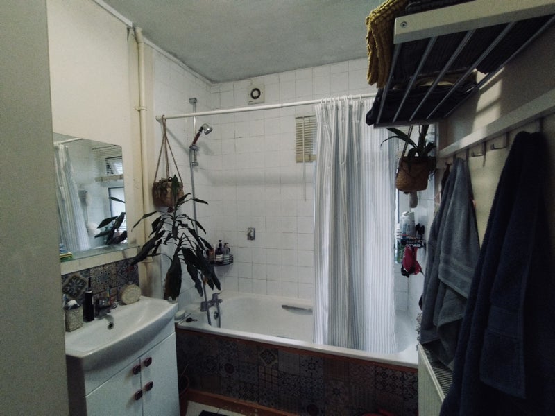 Room Queens Down Road in Greater London