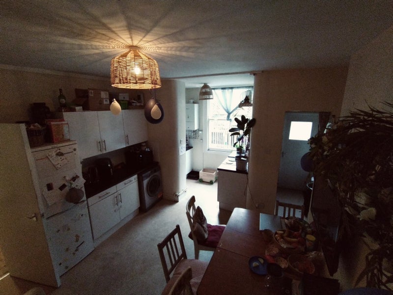Room Queens Down Road in Greater London