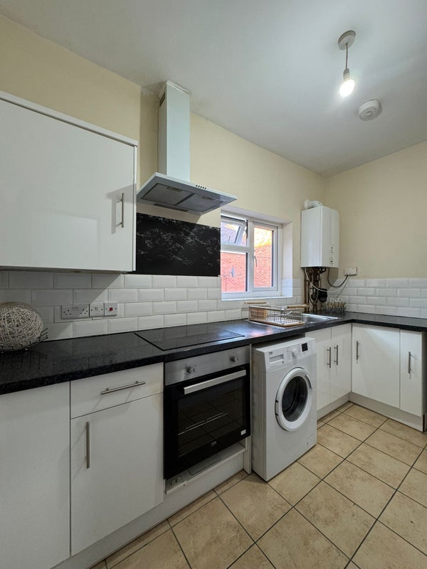 Room Equity Road in Leicester
