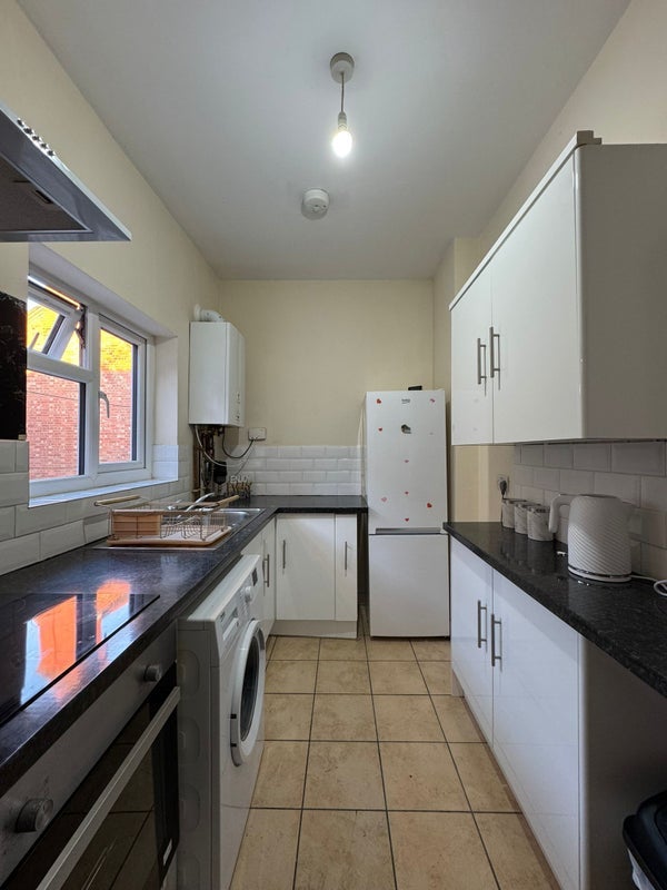 Room Equity Road in Leicester