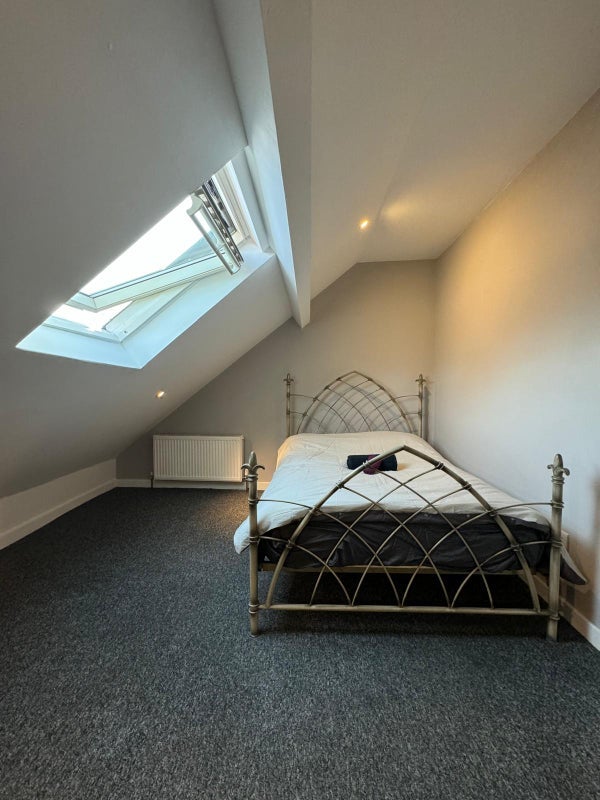 Room Equity Road in Leicester
