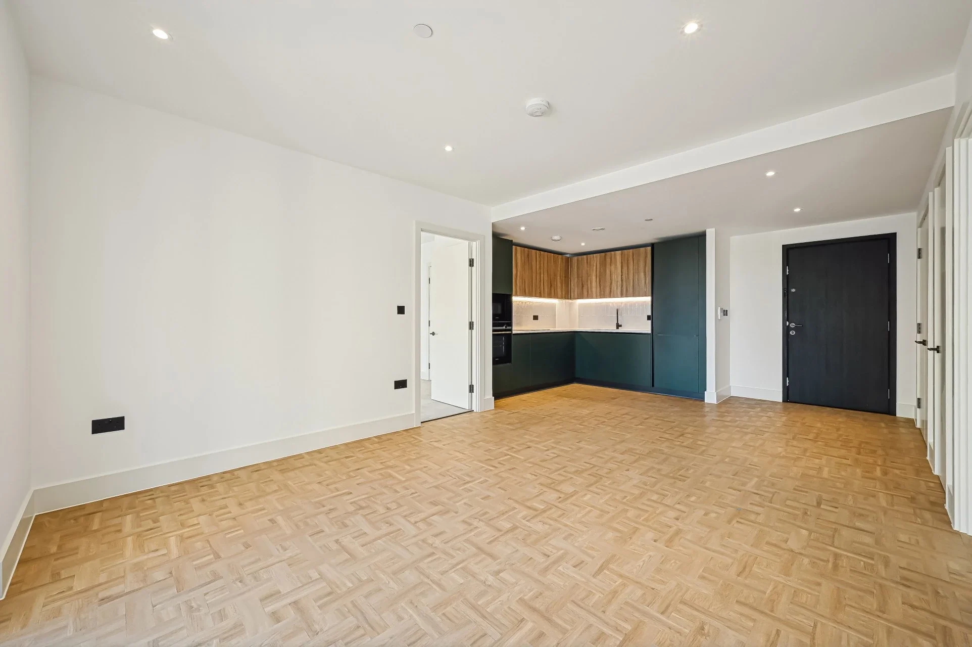 Flat Monarch Square in Greater London