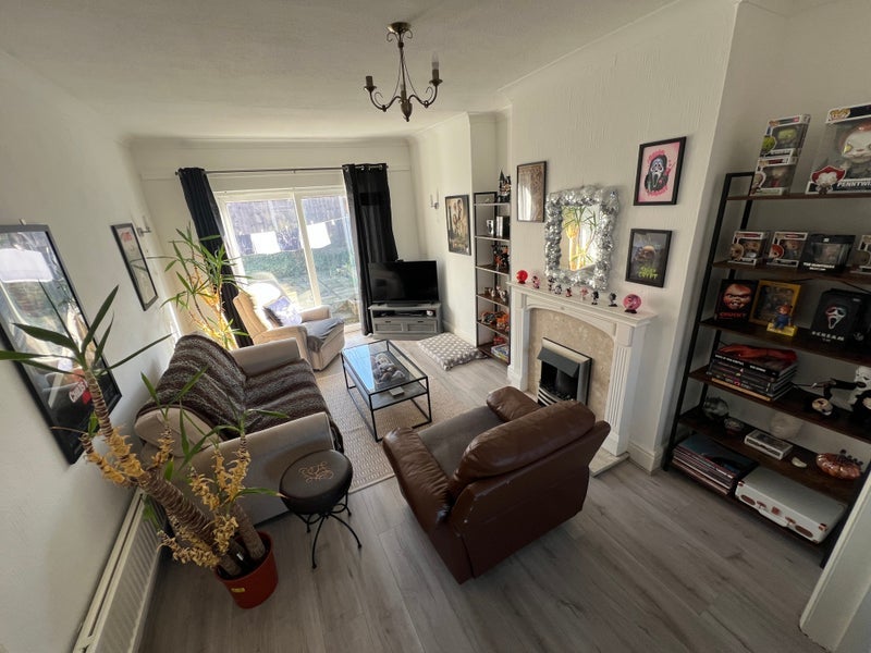 Room Ashford Avenue in Salford