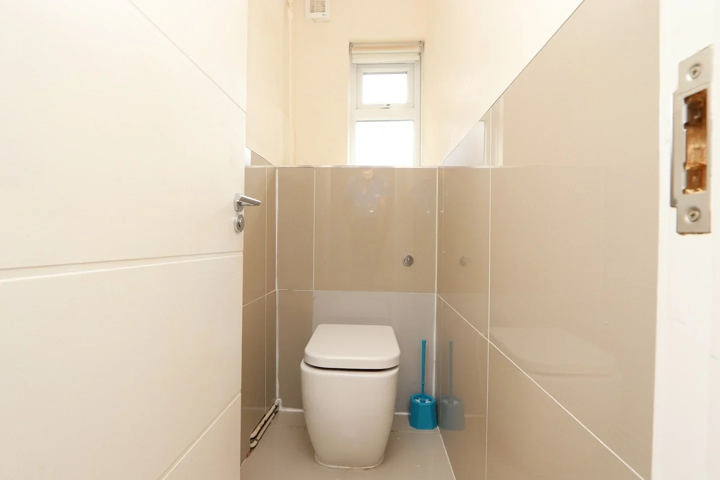 Room Frampton Park Road in Greater London