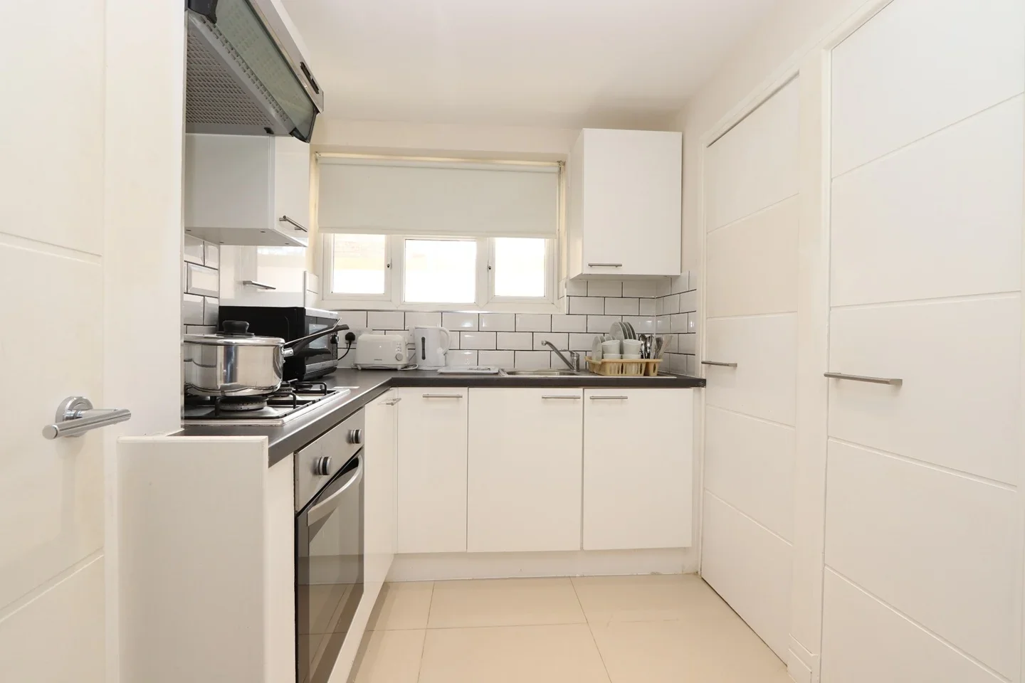 Room Frampton Park Road in Greater London
