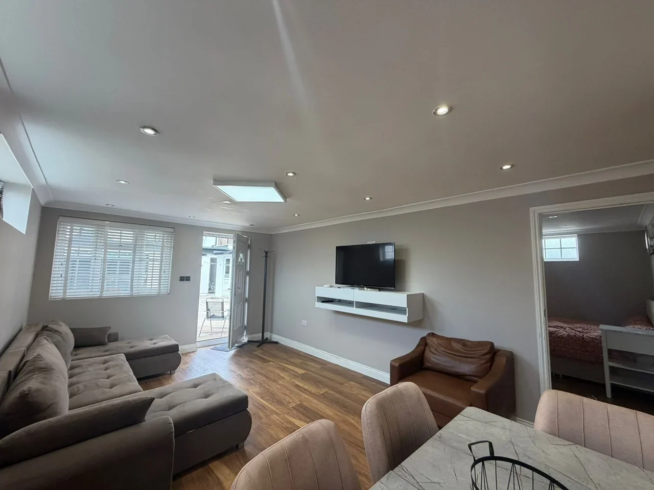 Flat Oakley Avenue in Greater London