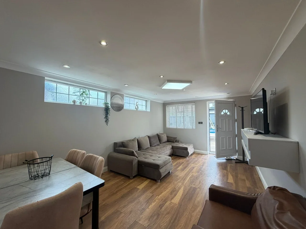 Flat Oakley Avenue in Greater London