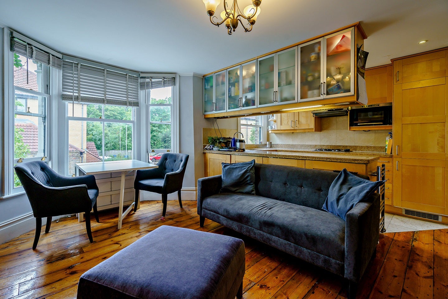 Flat Lyndhurst Grove in Greater London