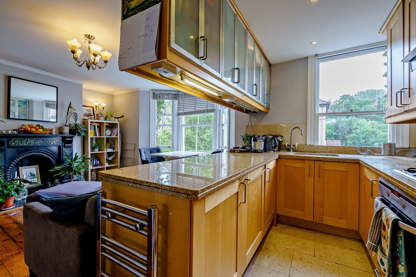 Flat Lyndhurst Grove in Greater London