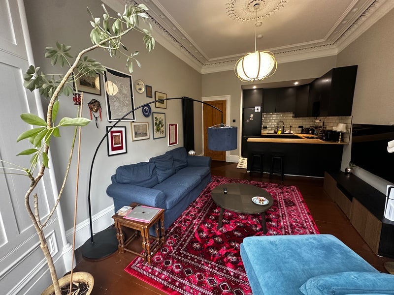 Room Finlay Drive in Glasgow