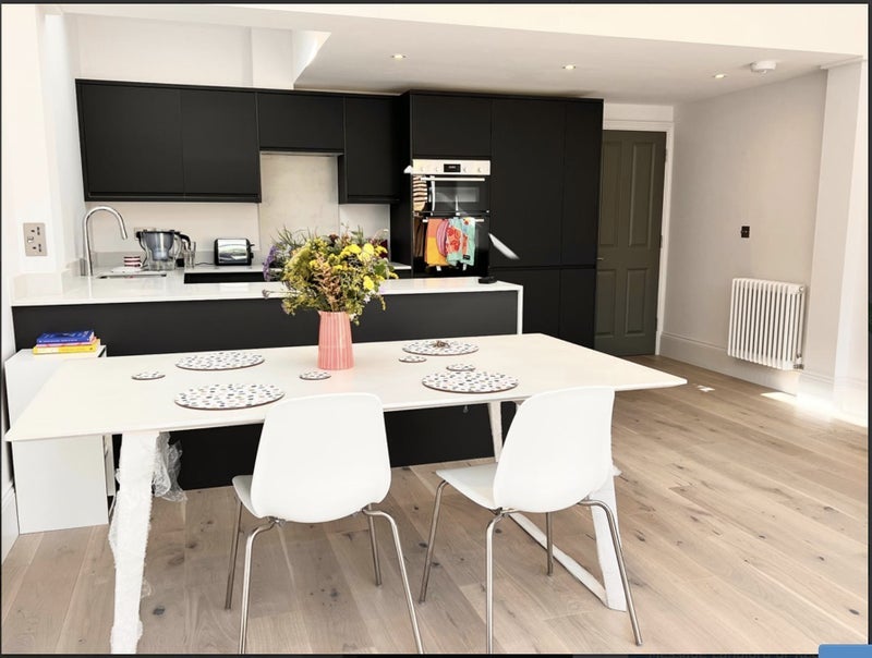 Room Earlsfield Road in Greater London