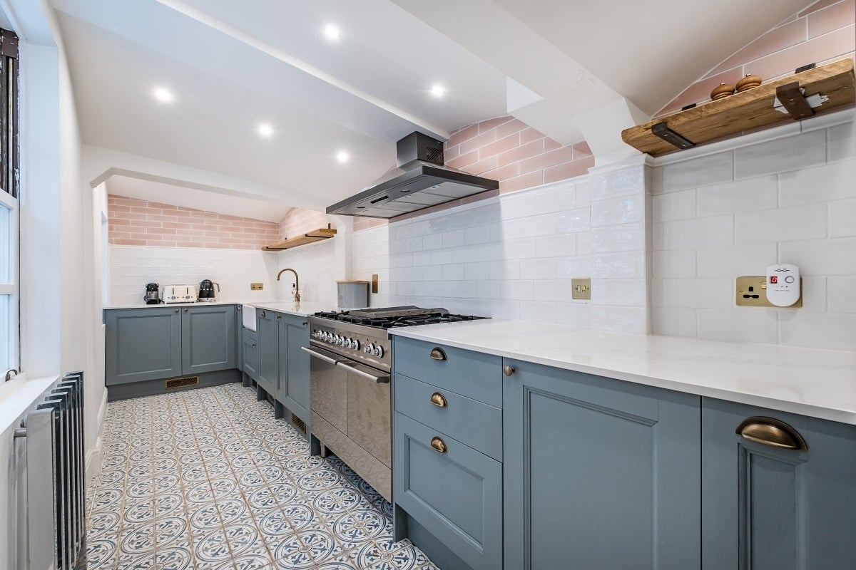 Flat Cornwall Gardens in Greater London