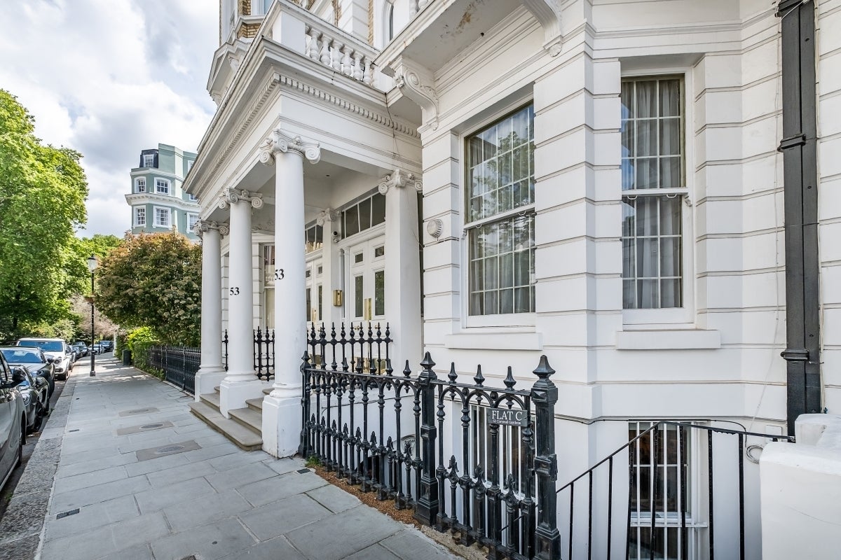 Flat Cornwall Gardens in Greater London