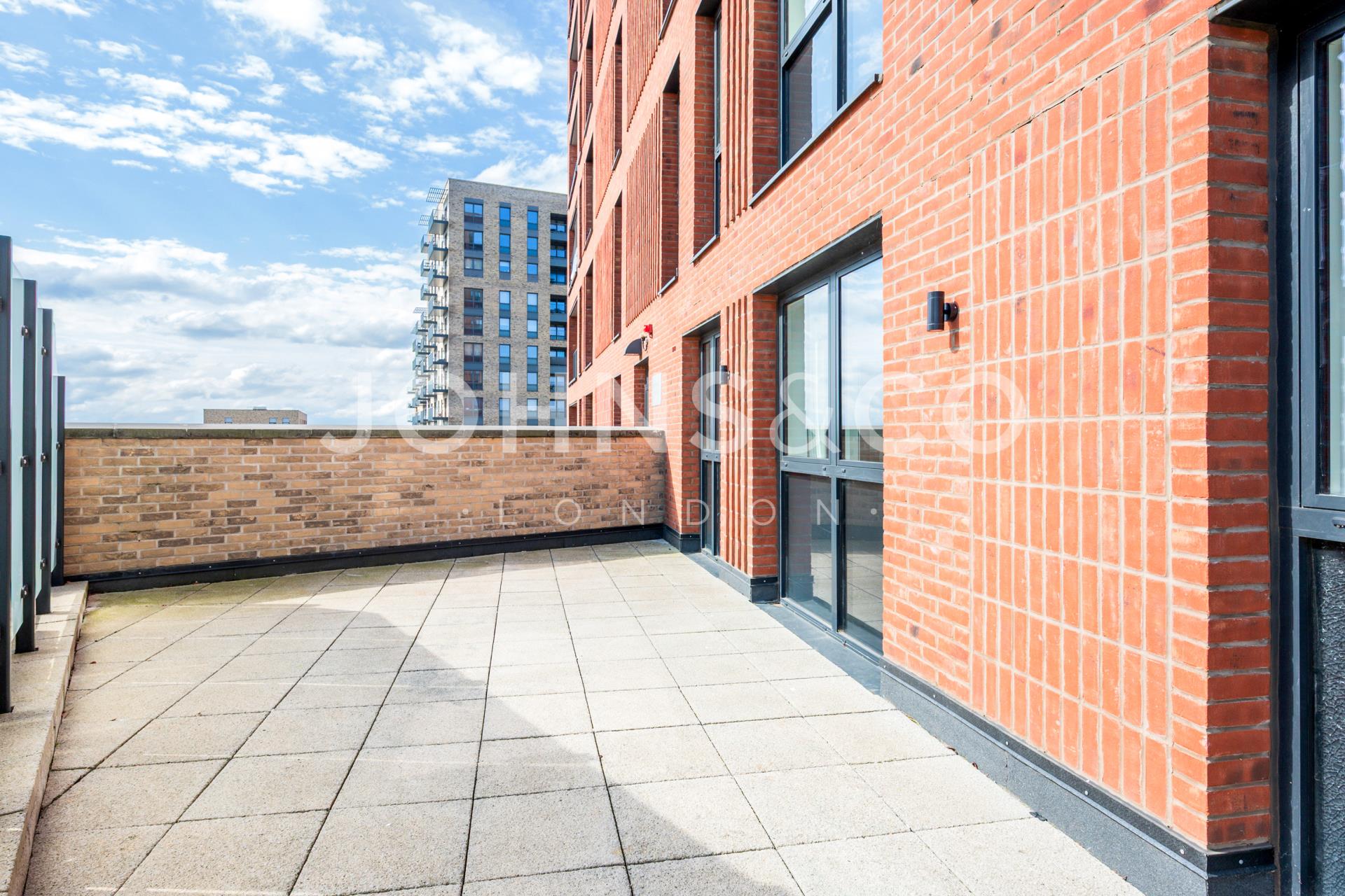 Flat Merrick Road in Greater London