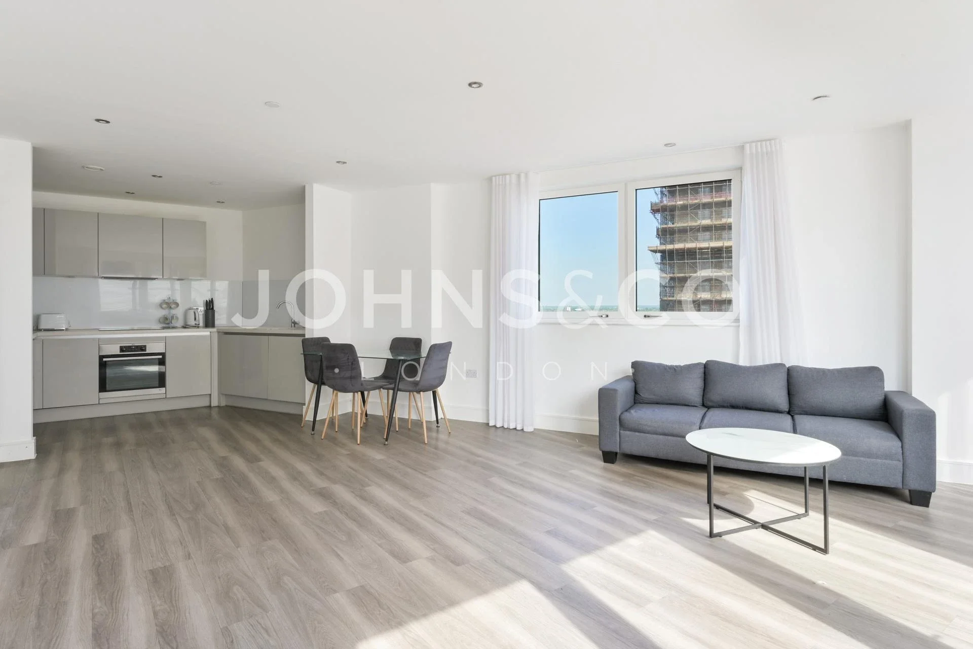 Flat Merrick Road in Greater London