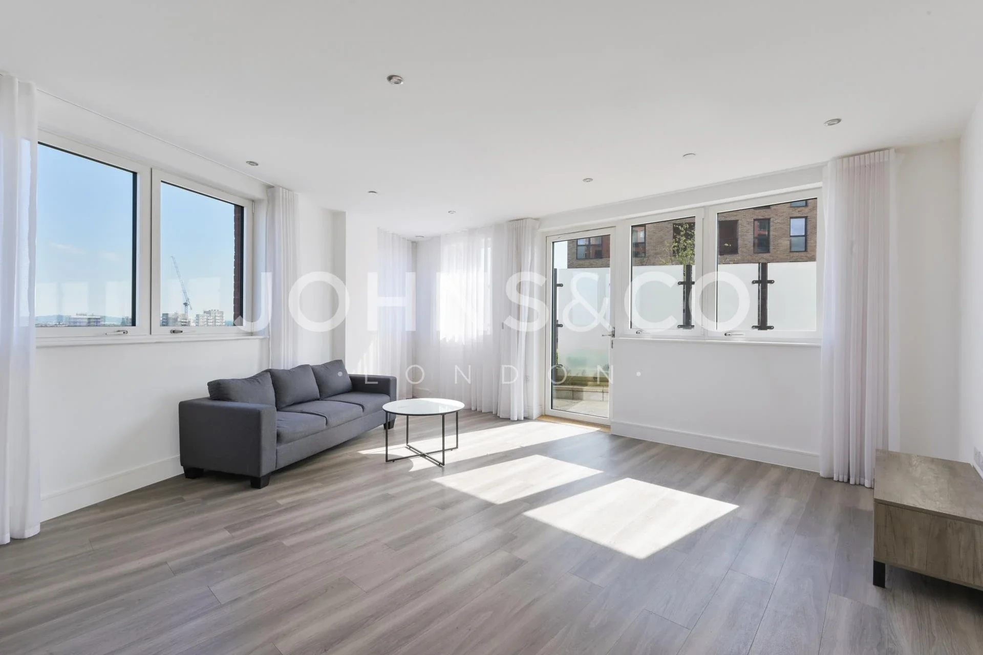 Flat Merrick Road in Greater London