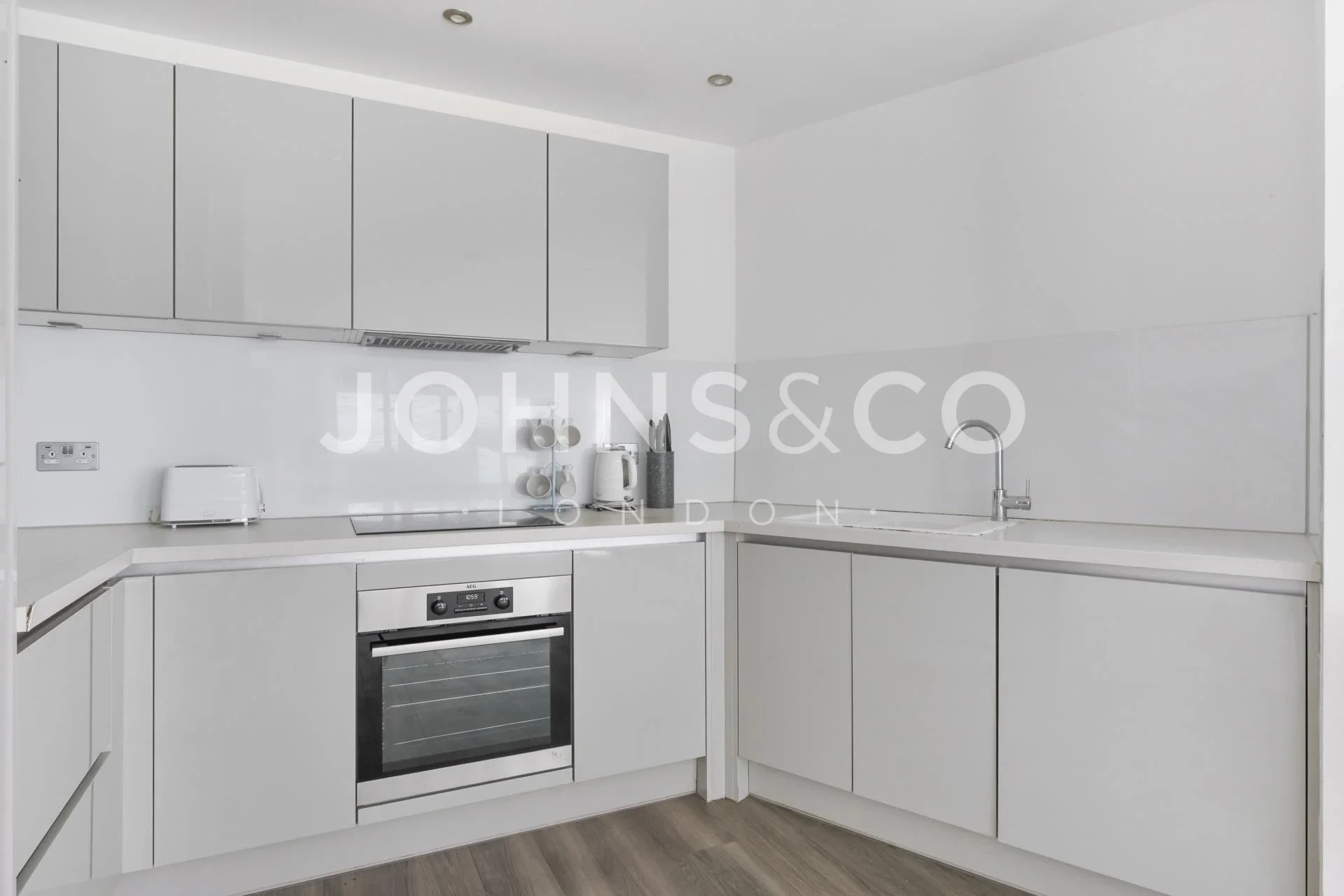 Flat Merrick Road in Greater London