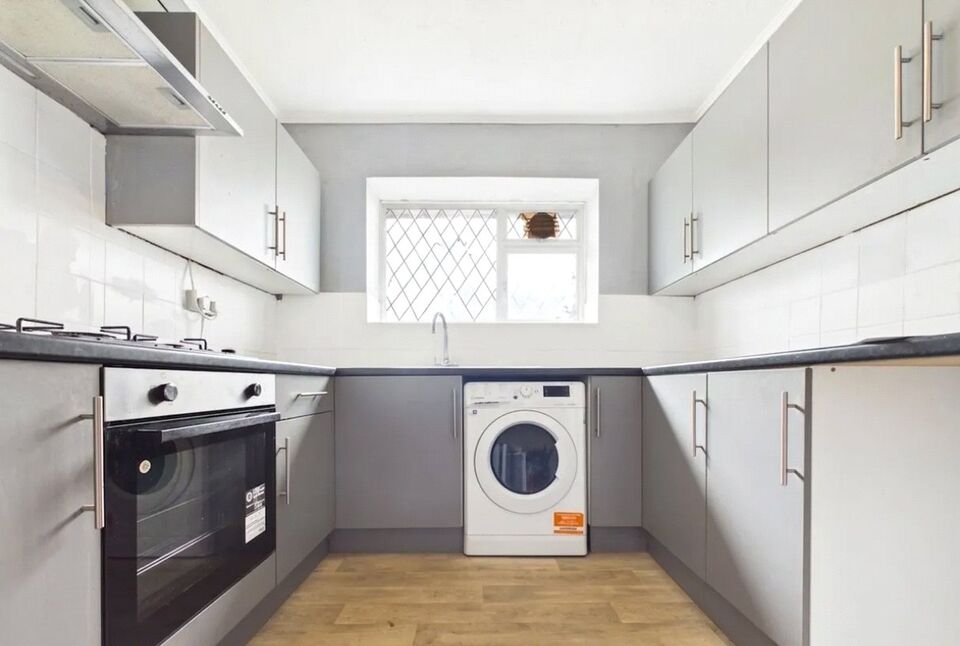 Flat Stanborough Avenue in Hertsmere