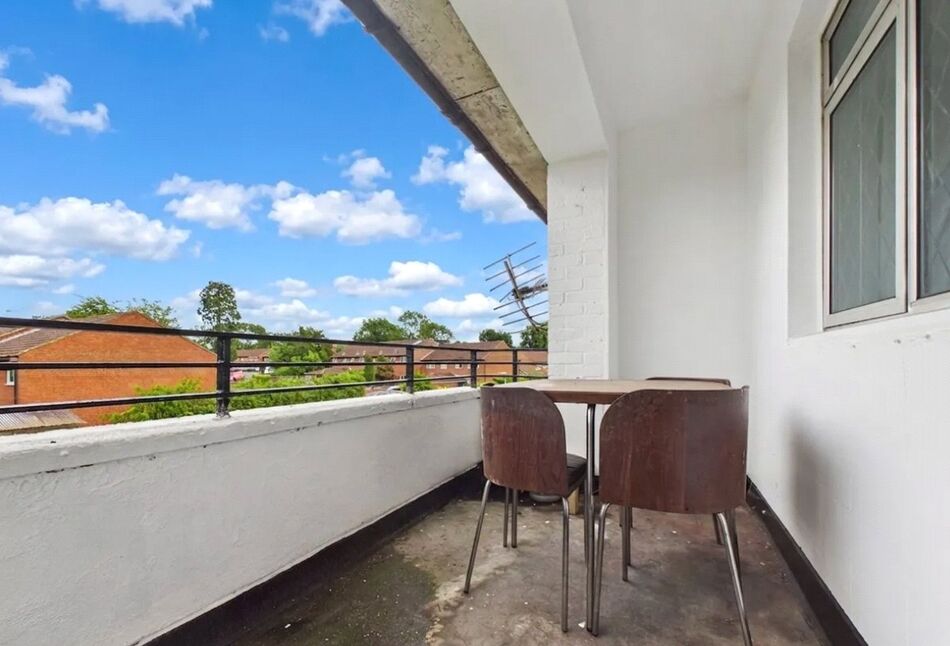 Flat Stanborough Avenue in Hertsmere