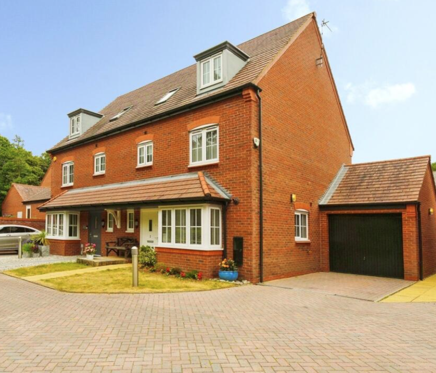 Flat College Way in Eastham Village