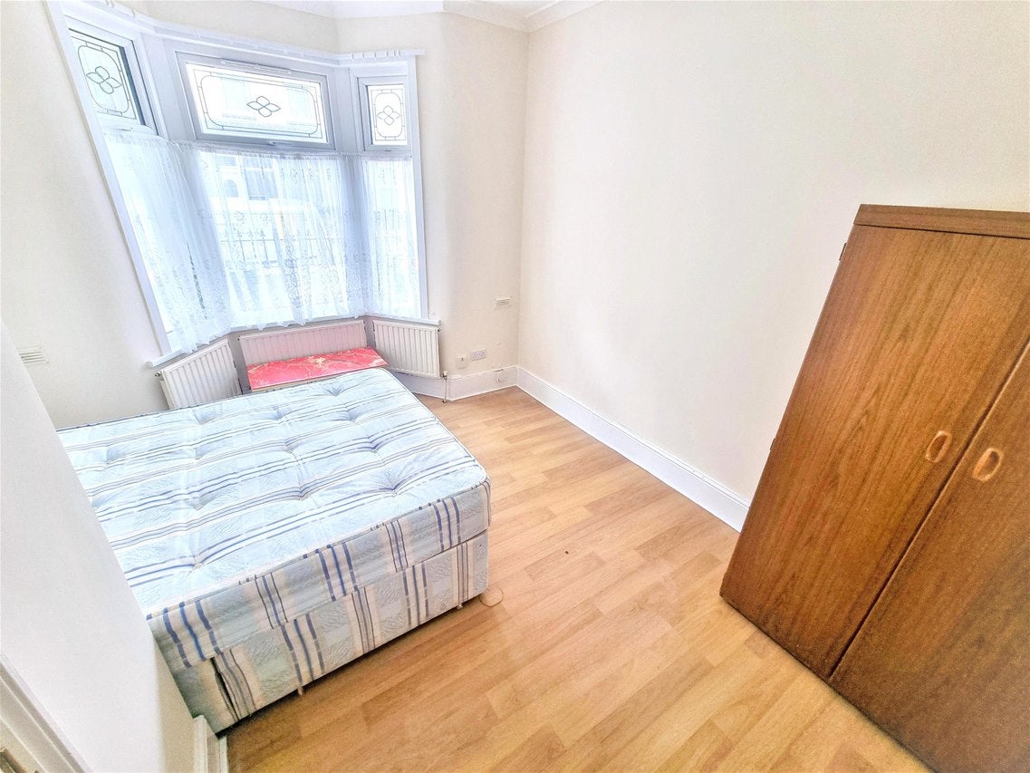 Flat Stock Street in Greater London