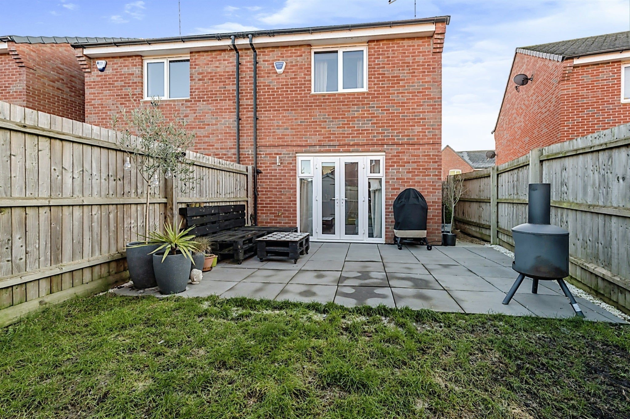 House Damselfly Road in Upton