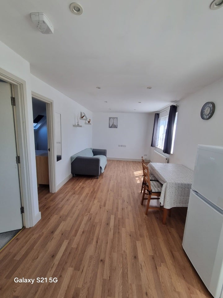 Flat Carlton Avenue East in Greater London