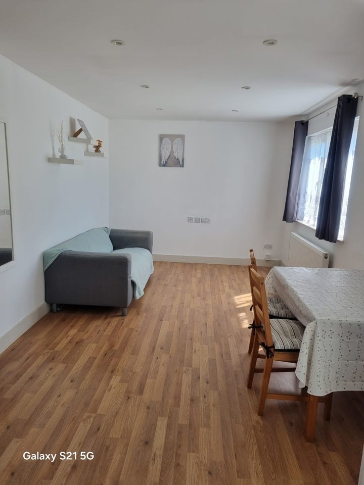 Flat Carlton Avenue East in Greater London