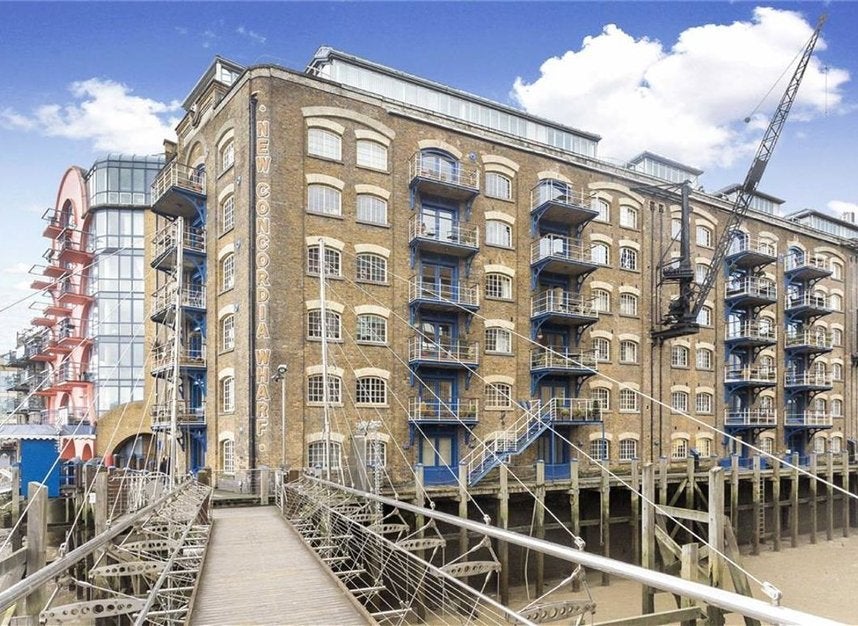 Flat Mill Street in Greater London