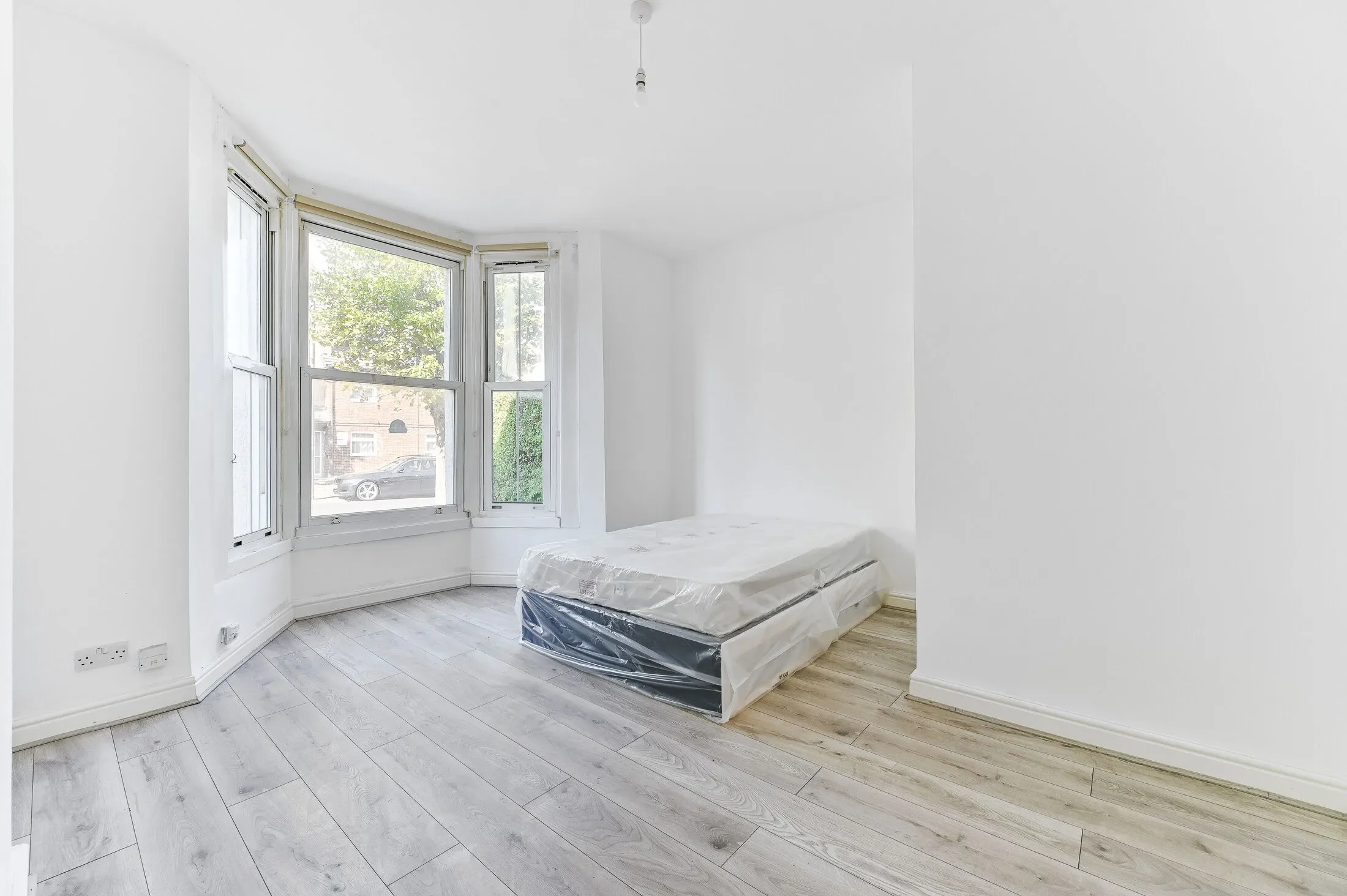 Flat Birchanger Road in Greater London