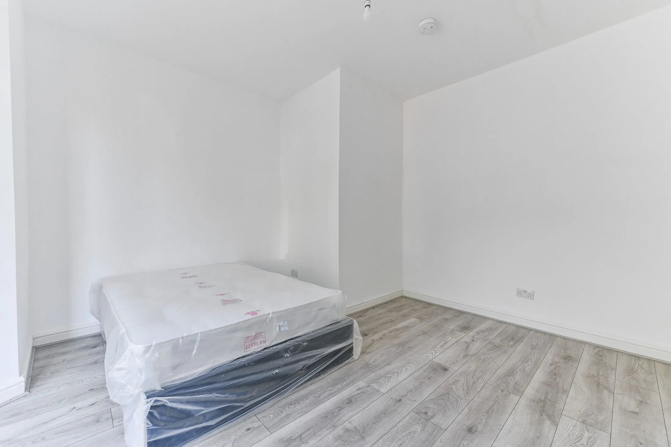 Flat Birchanger Road in Greater London