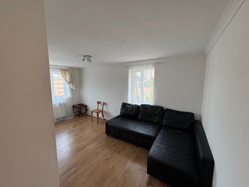 Flat Harlinger Street in Greater London