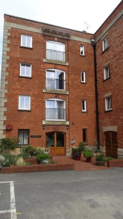 Flat Admirals Court in Bridgwater
