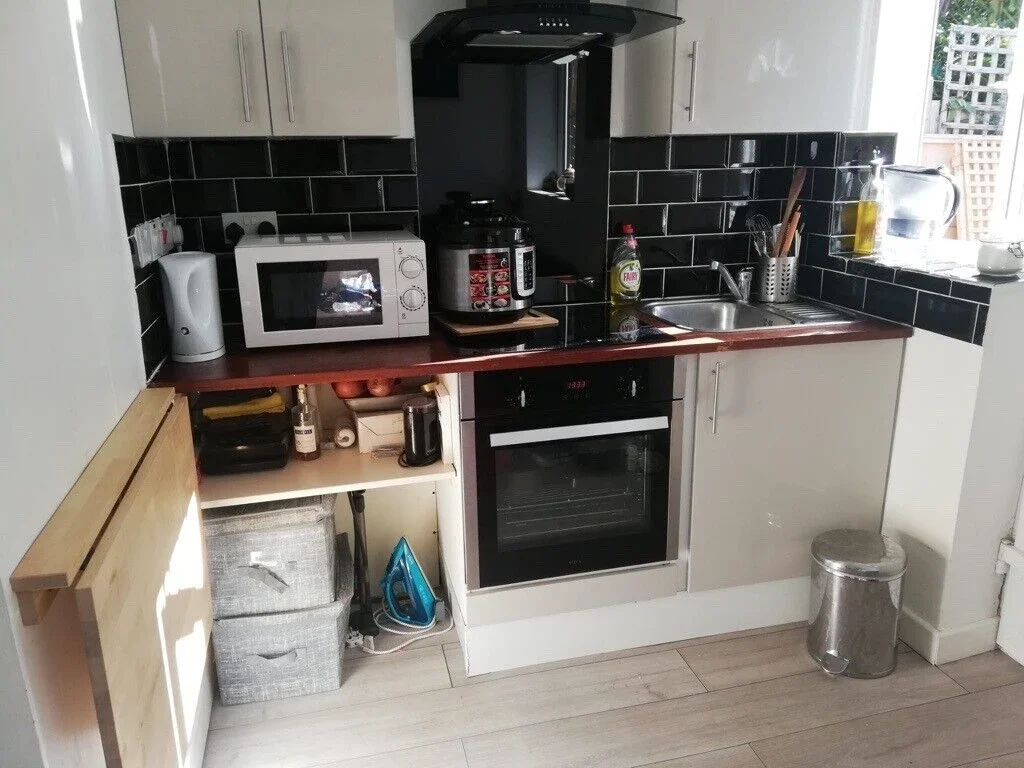 Flat Parsonage Street in Greater London