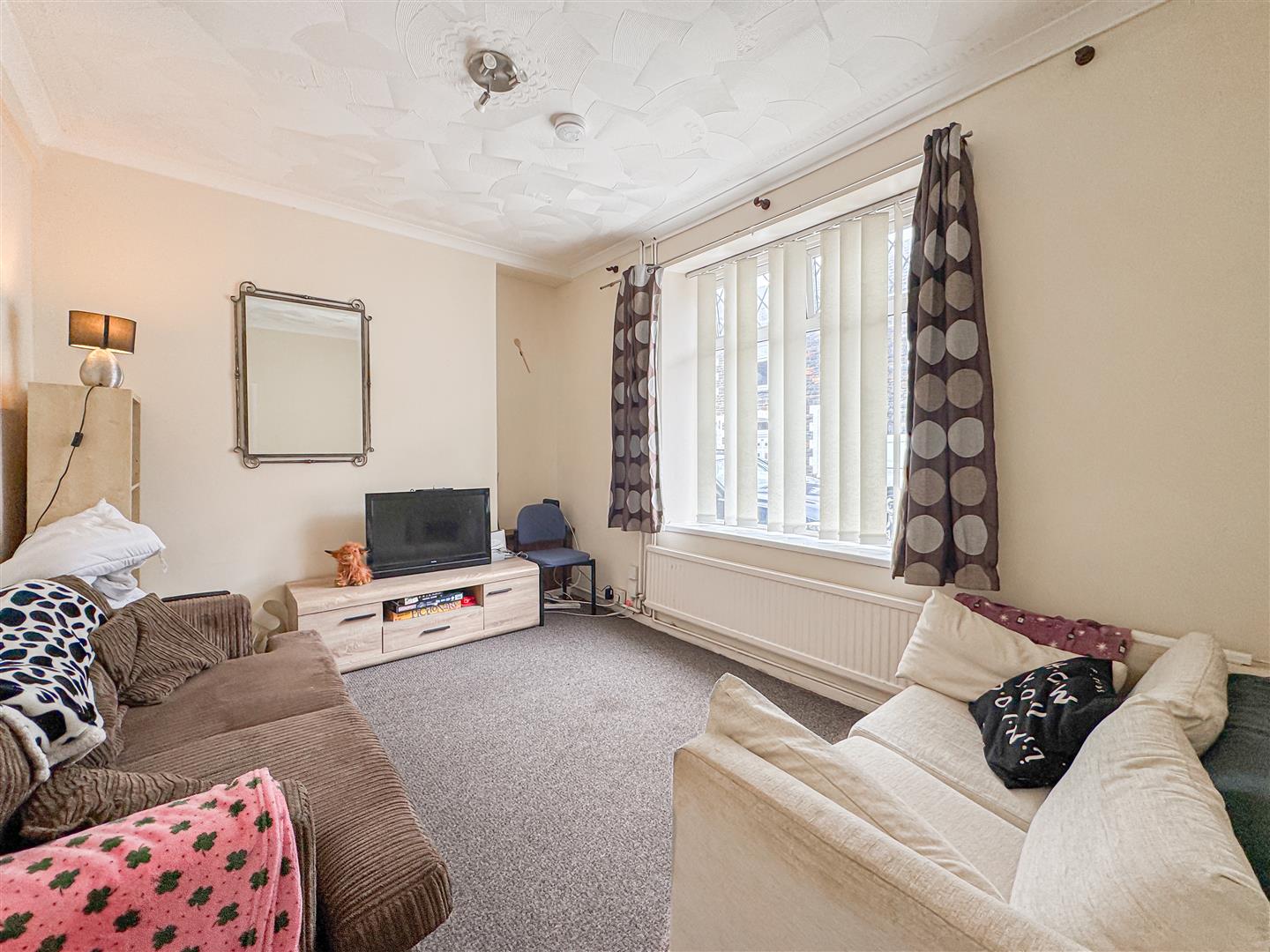 Room Queen Street in Pontypridd