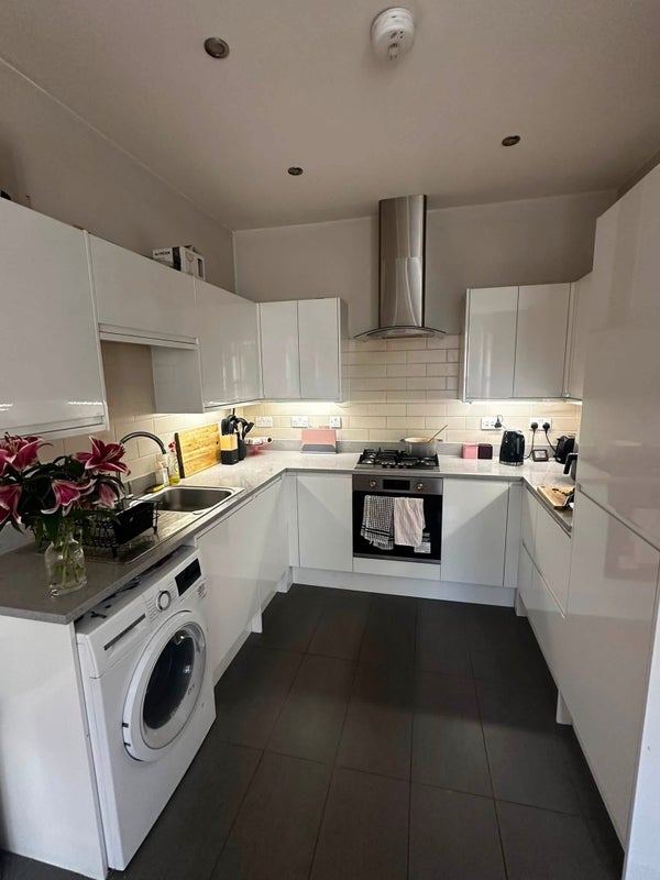 Room Louisville Road in Greater London