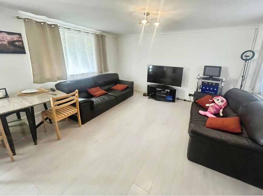 House Emerald Close in Greater London