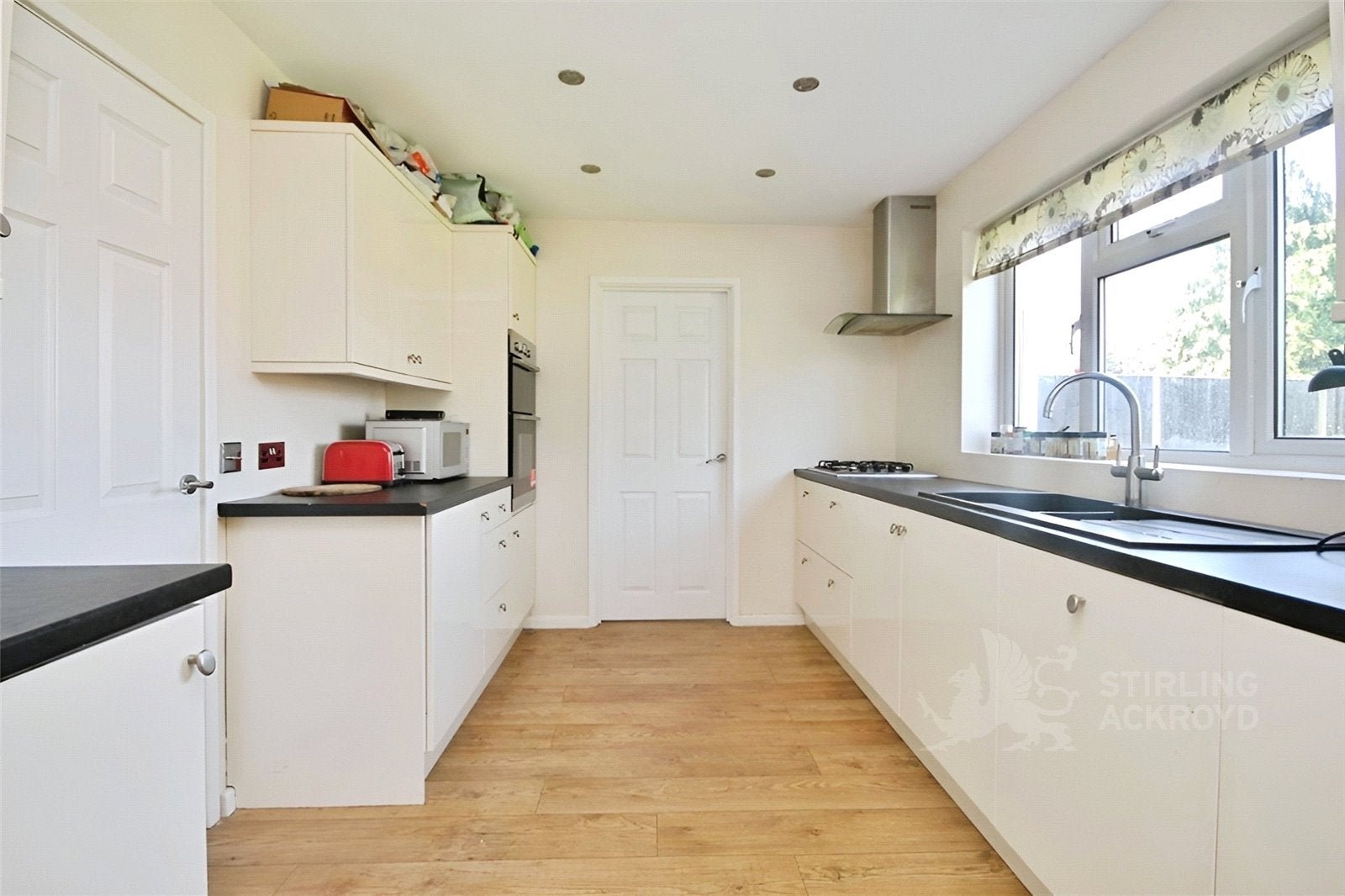 Room Blackwell Avenue in Guildford