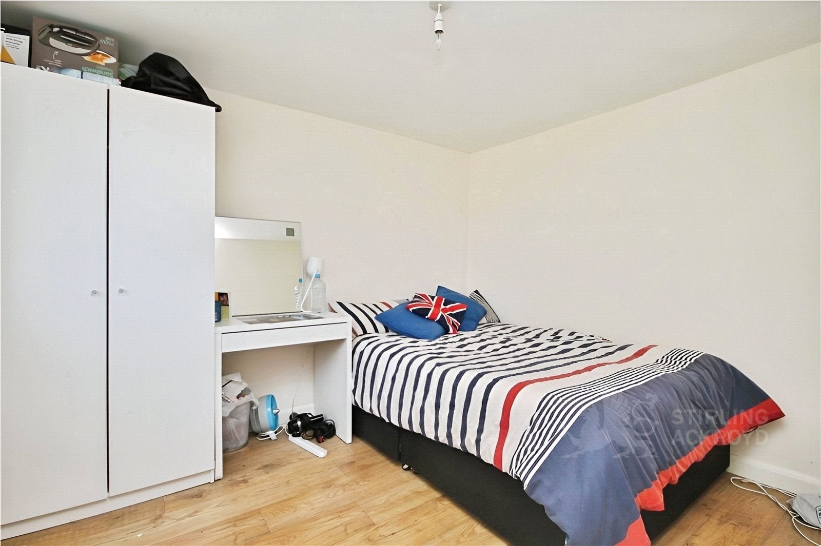 Room Blackwell Avenue in Guildford