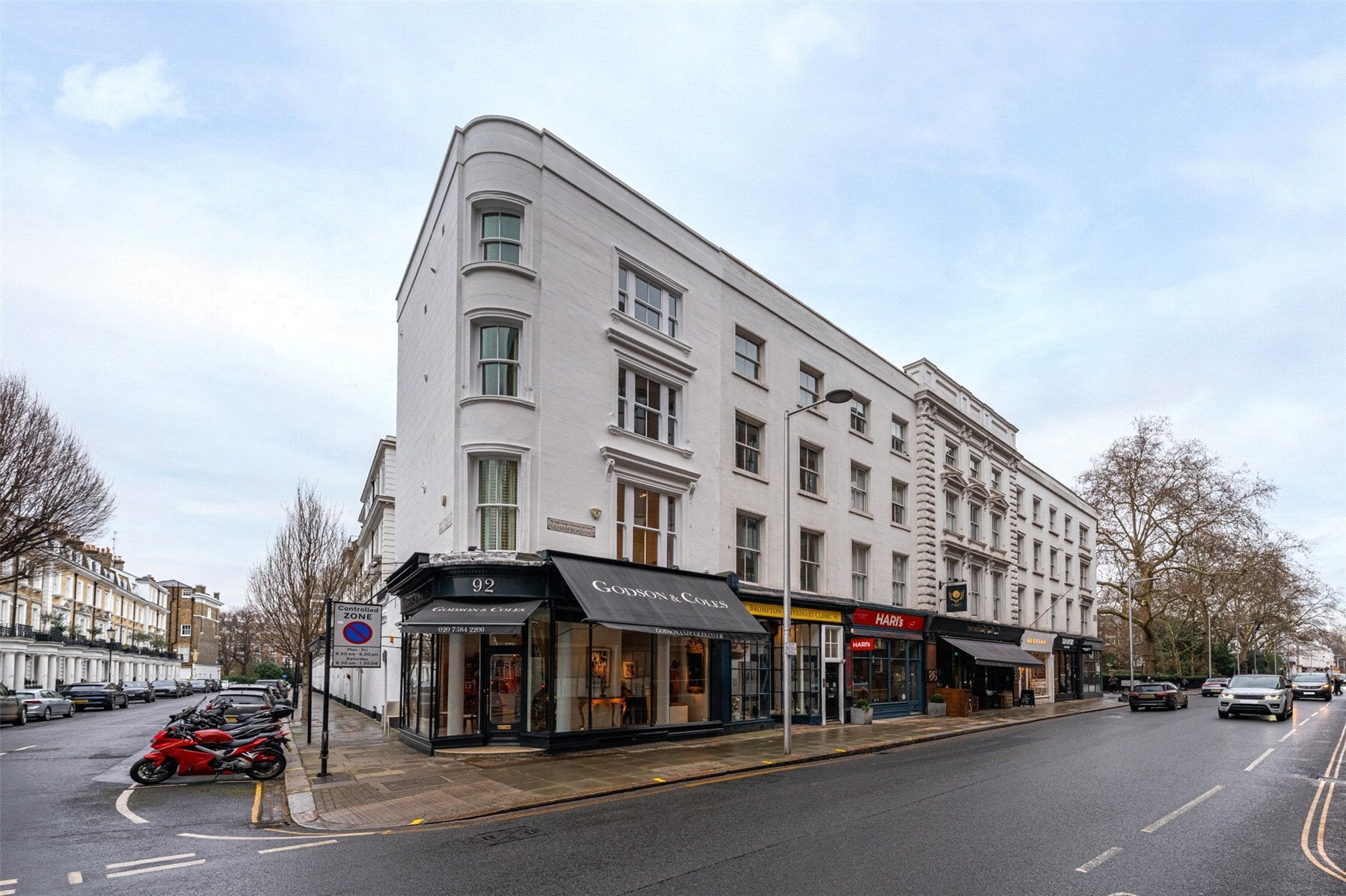 Flat Larkhall Rise in Greater London