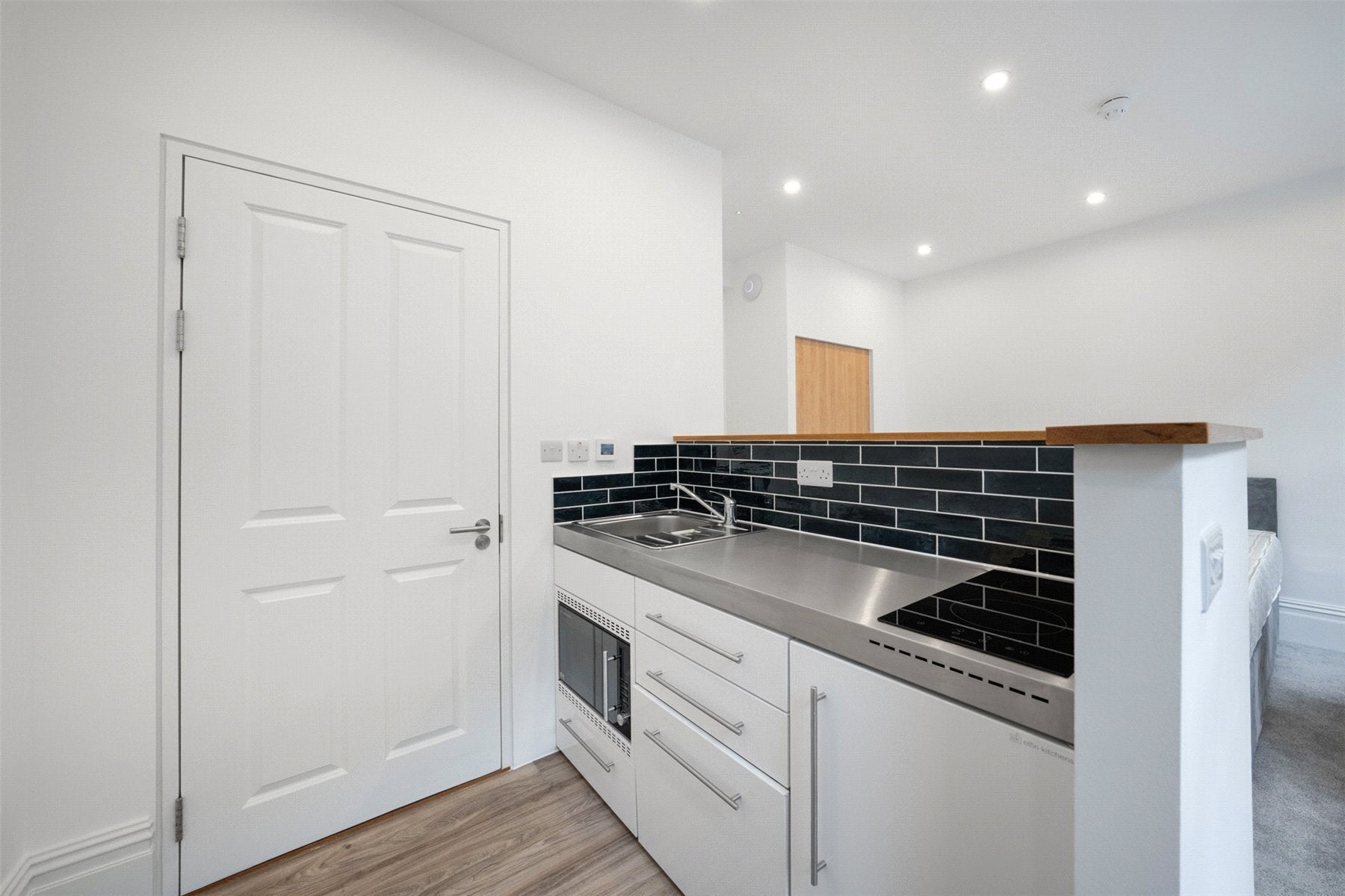 Flat Larkhall Rise in Greater London
