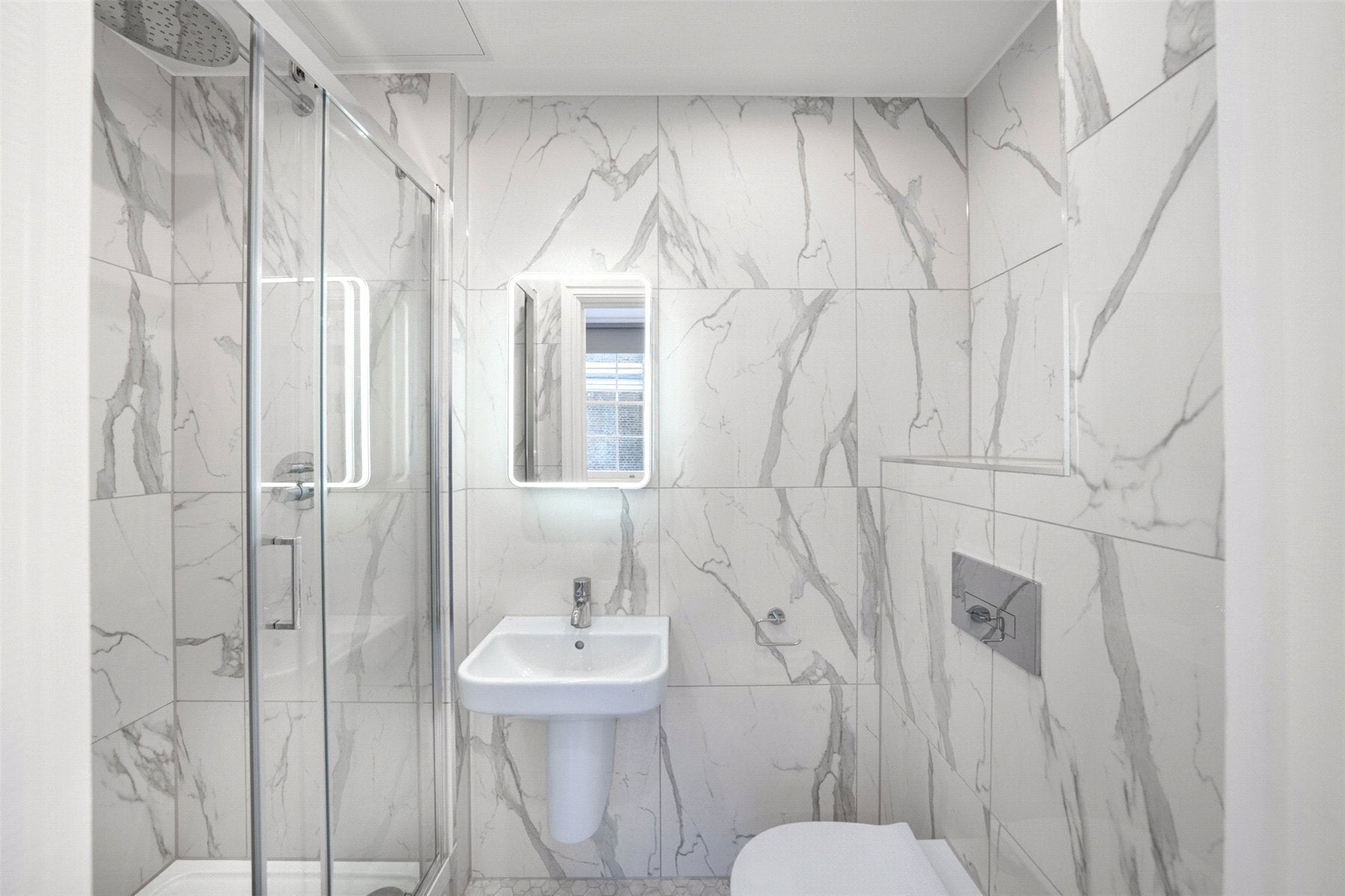 Flat Larkhall Rise in Greater London