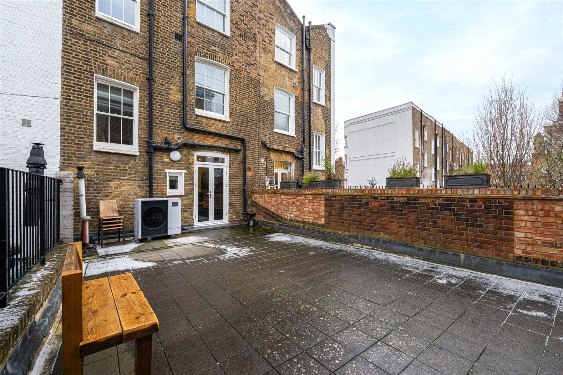 Flat Larkhall Rise in Greater London