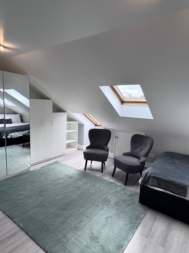 Flat Askew Crescent in Greater London
