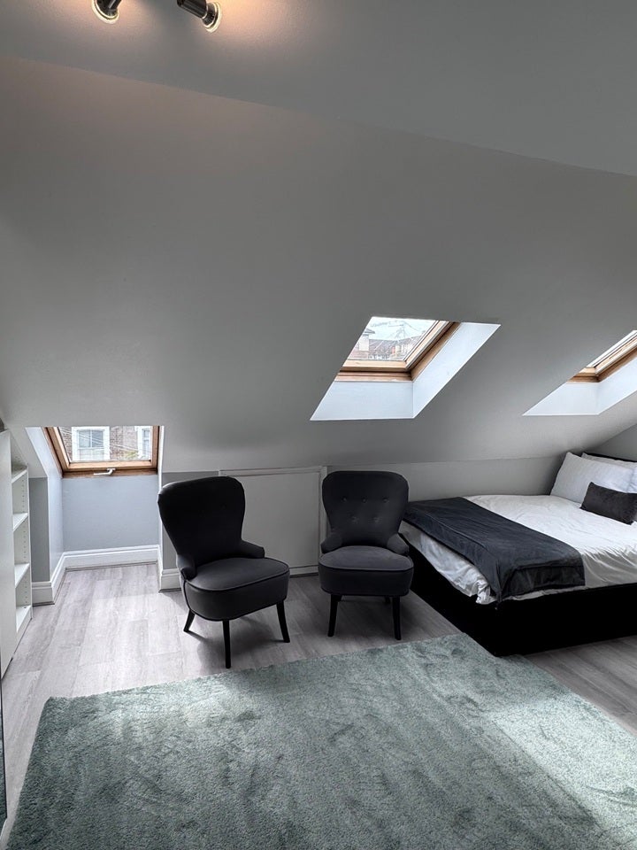 Flat Askew Crescent in Greater London